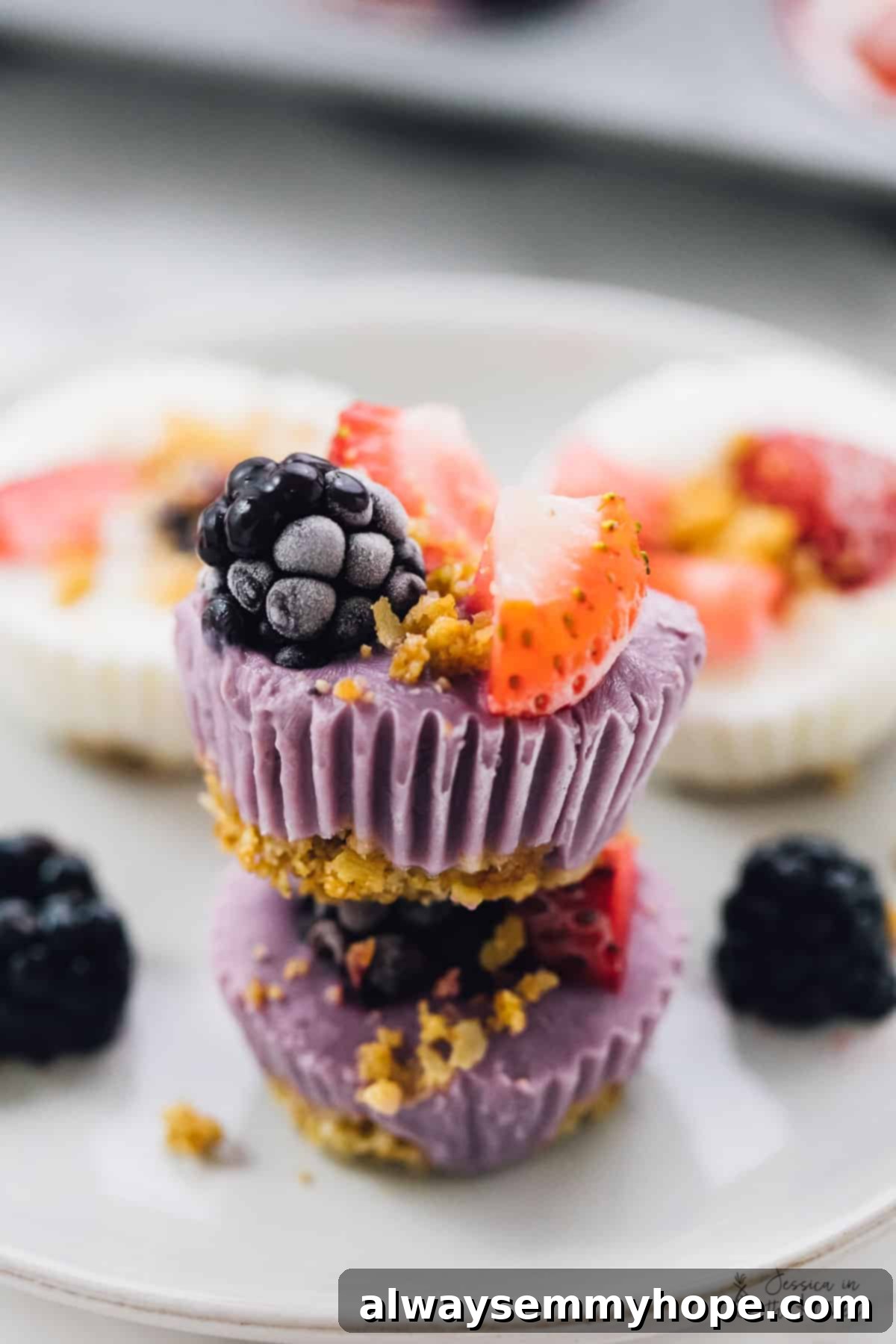 Easy 3-Ingredient Frozen Yogurt Granola Bites 1 featured 21618