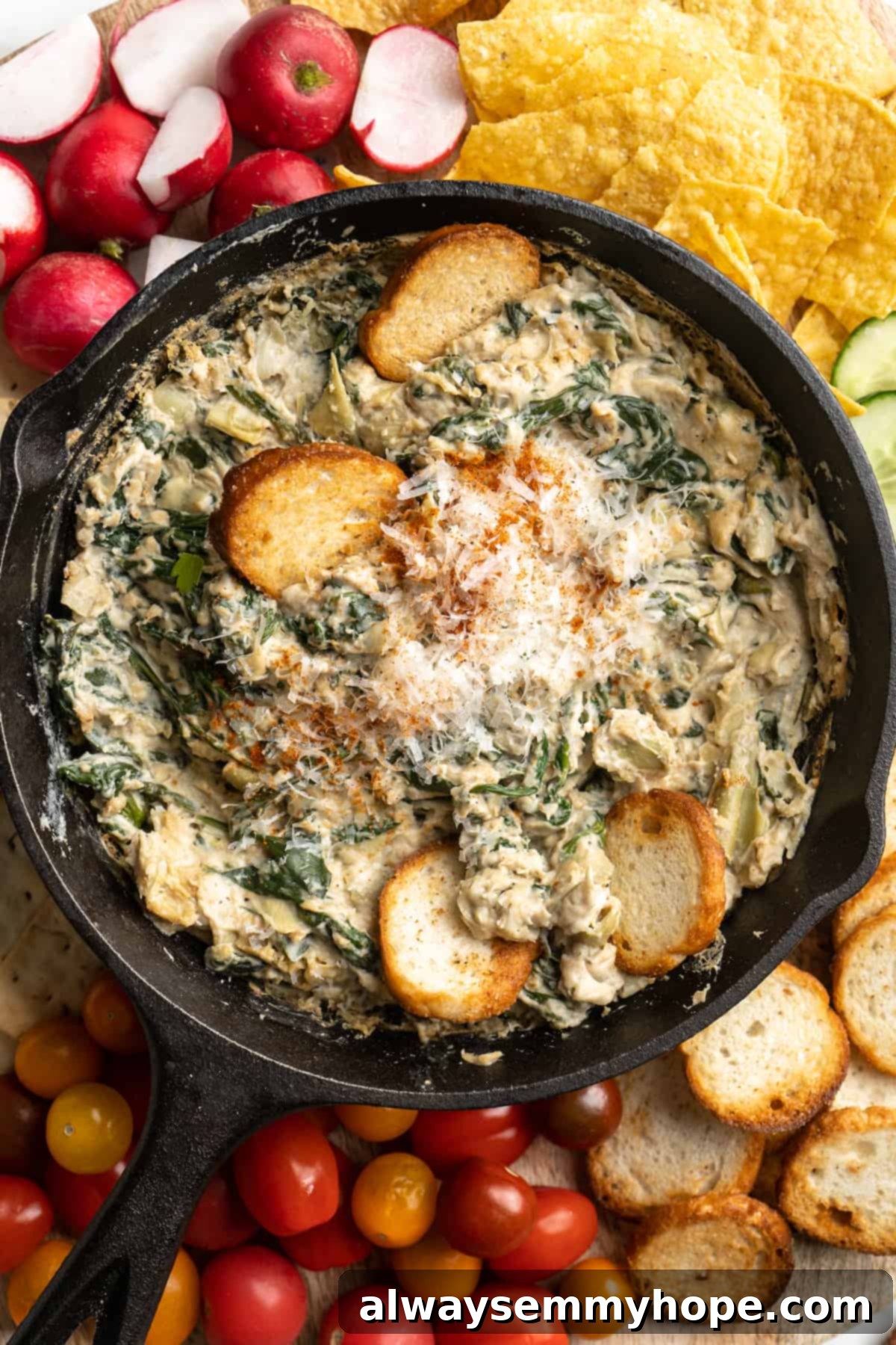 Creamy Vegan Spinach Artichoke Dip 1 featured 29977