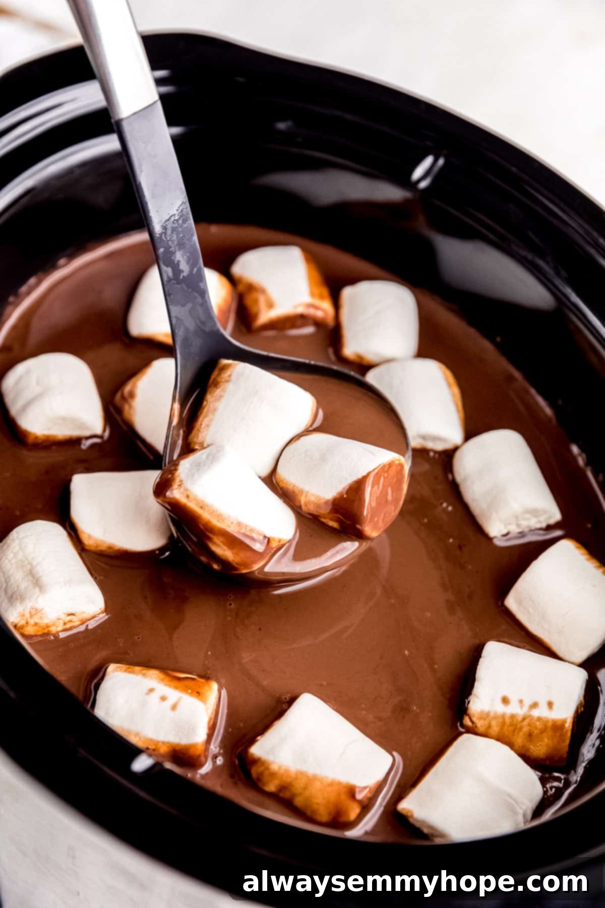 Creamy Slow Cooker Hot Chocolate 1 featured 34729