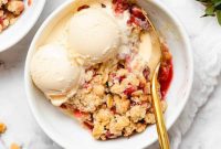 Easy 7 Ingredient Vegan Strawberry Crisp