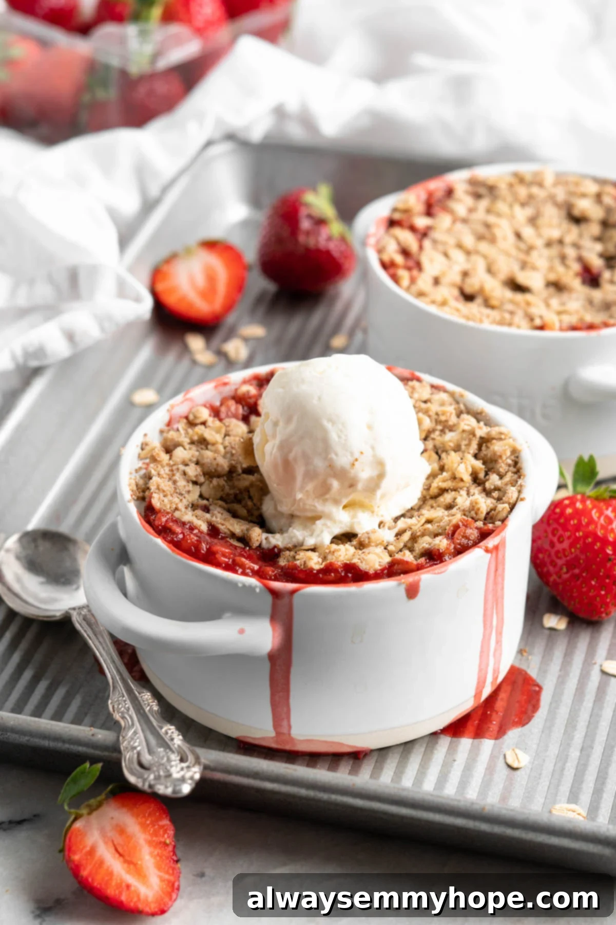 No-Fuss Five-Ingredient Strawberry Crumble 1 featured 4998