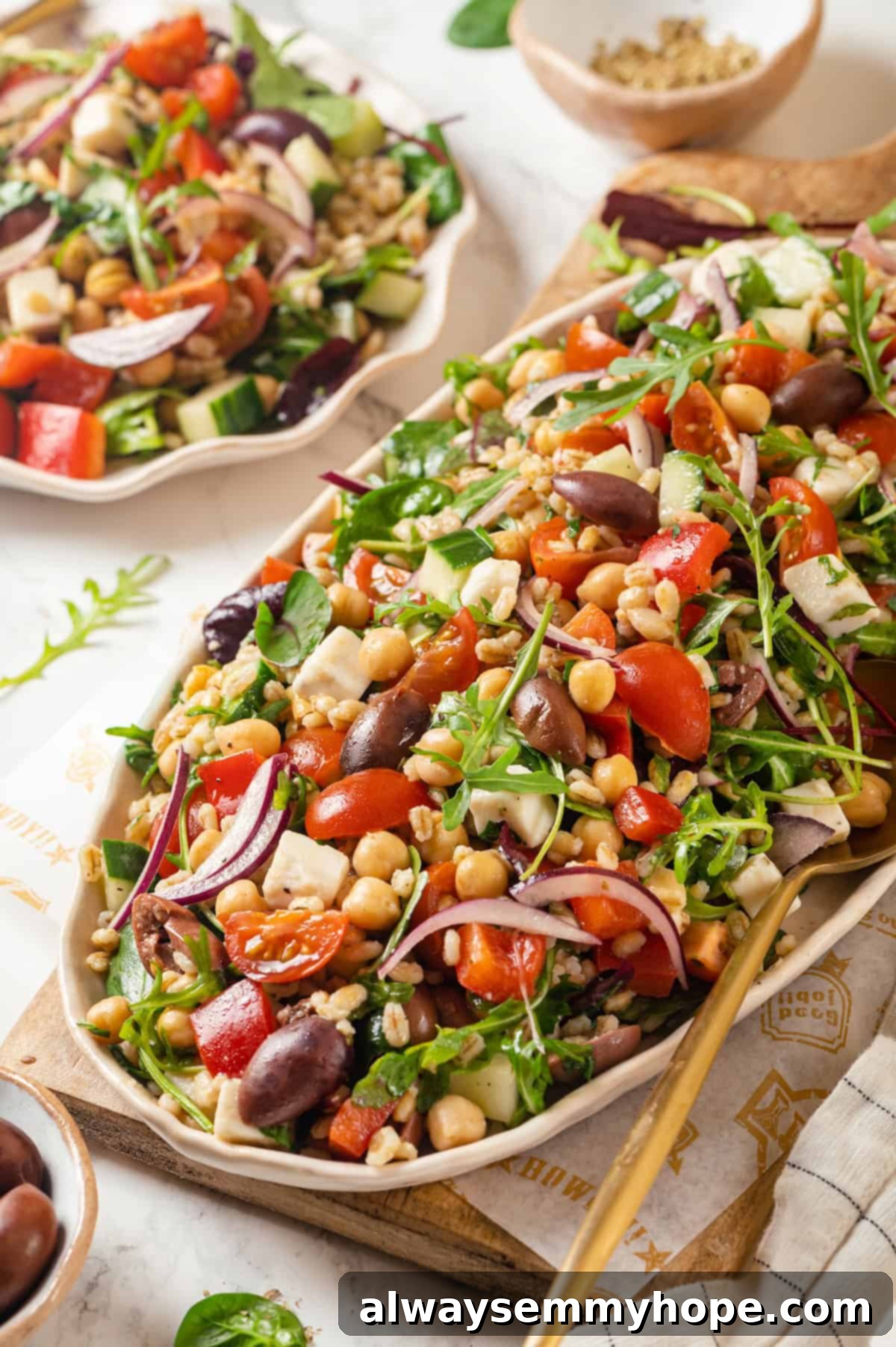 Mediterranean Farro Salad 1 featured 67053