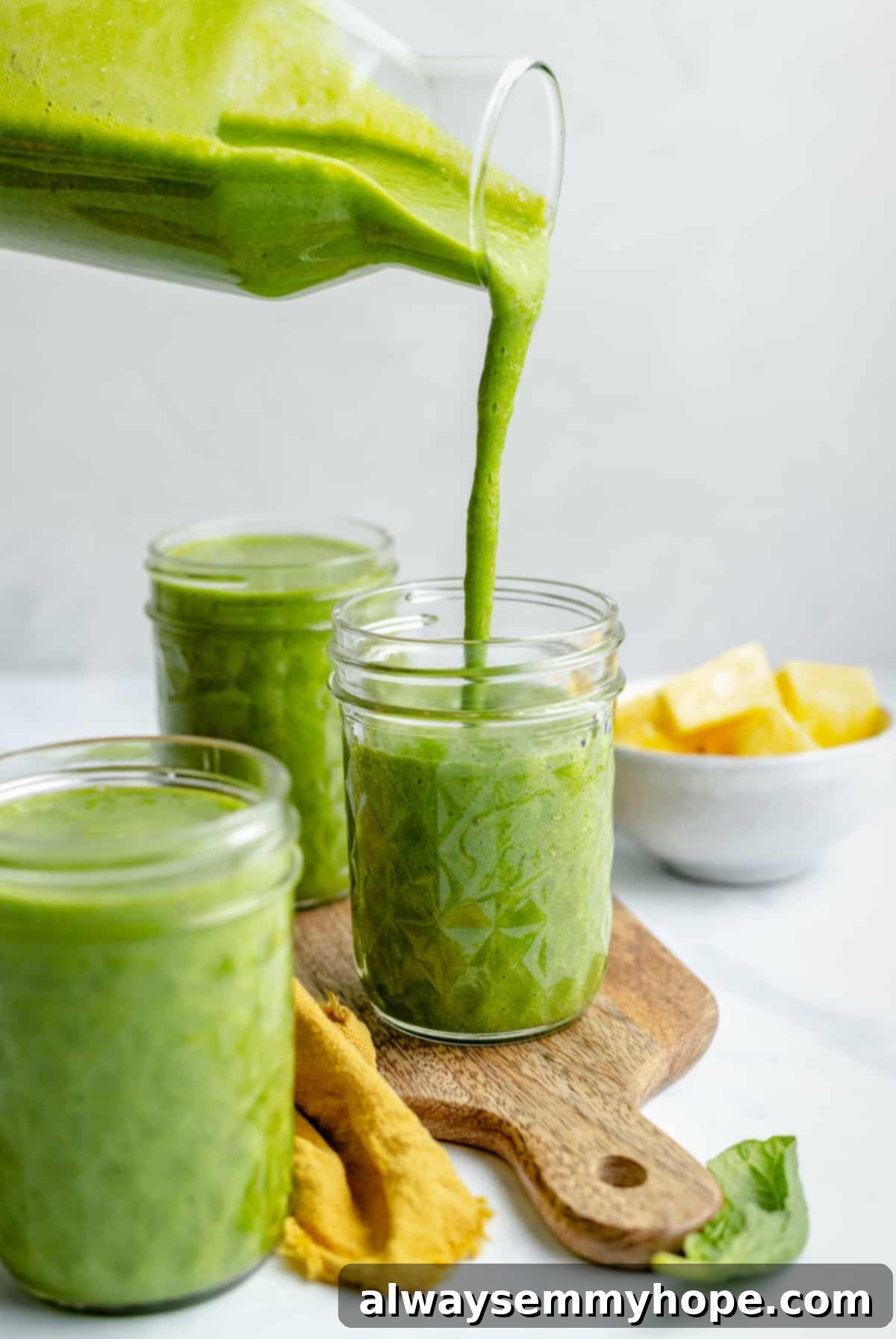 Simple Four Ingredient Green Smoothie 1 featured 7554