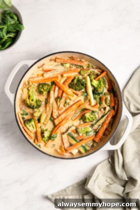 Effortless Thai Green Curry 12 A full pan of freshly prepared, aromatic Thai green curry, ready to be served.