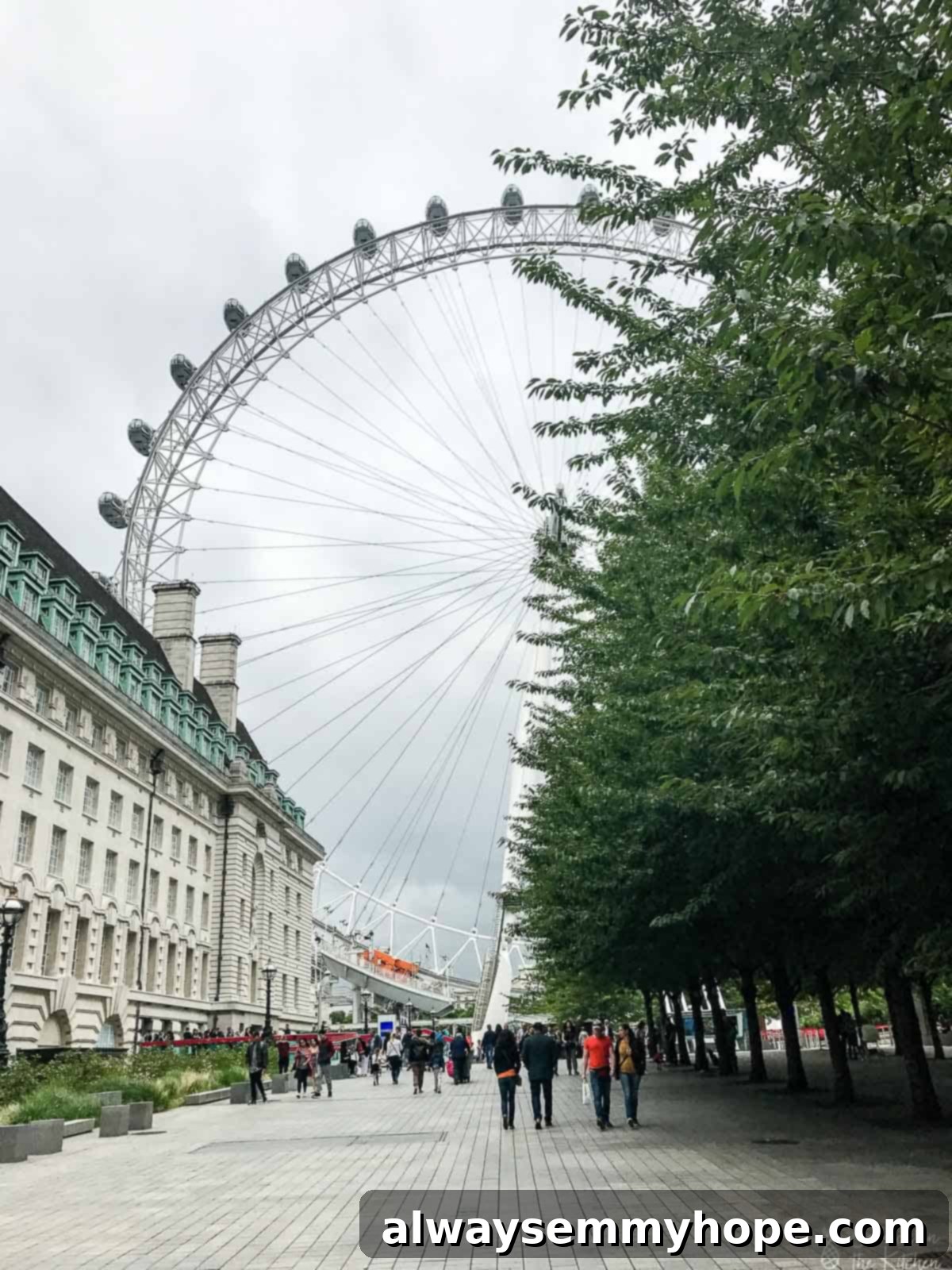 Your Essential Guide to London Food and Exploration 18 The iconic London Eye standing tall against the city skyline in London, England.