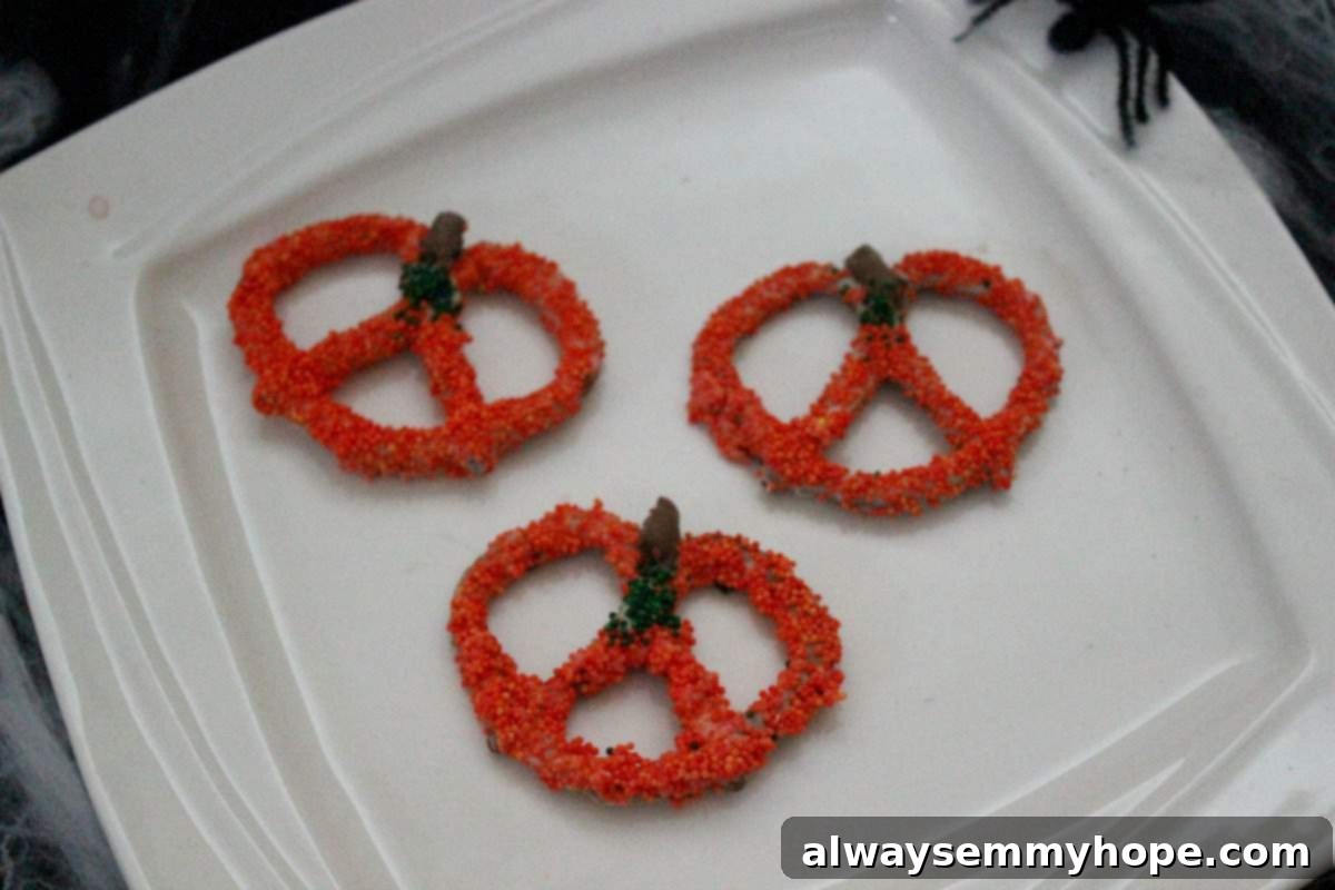 Pumpkin Pretzels Halloween DIY Snacks.