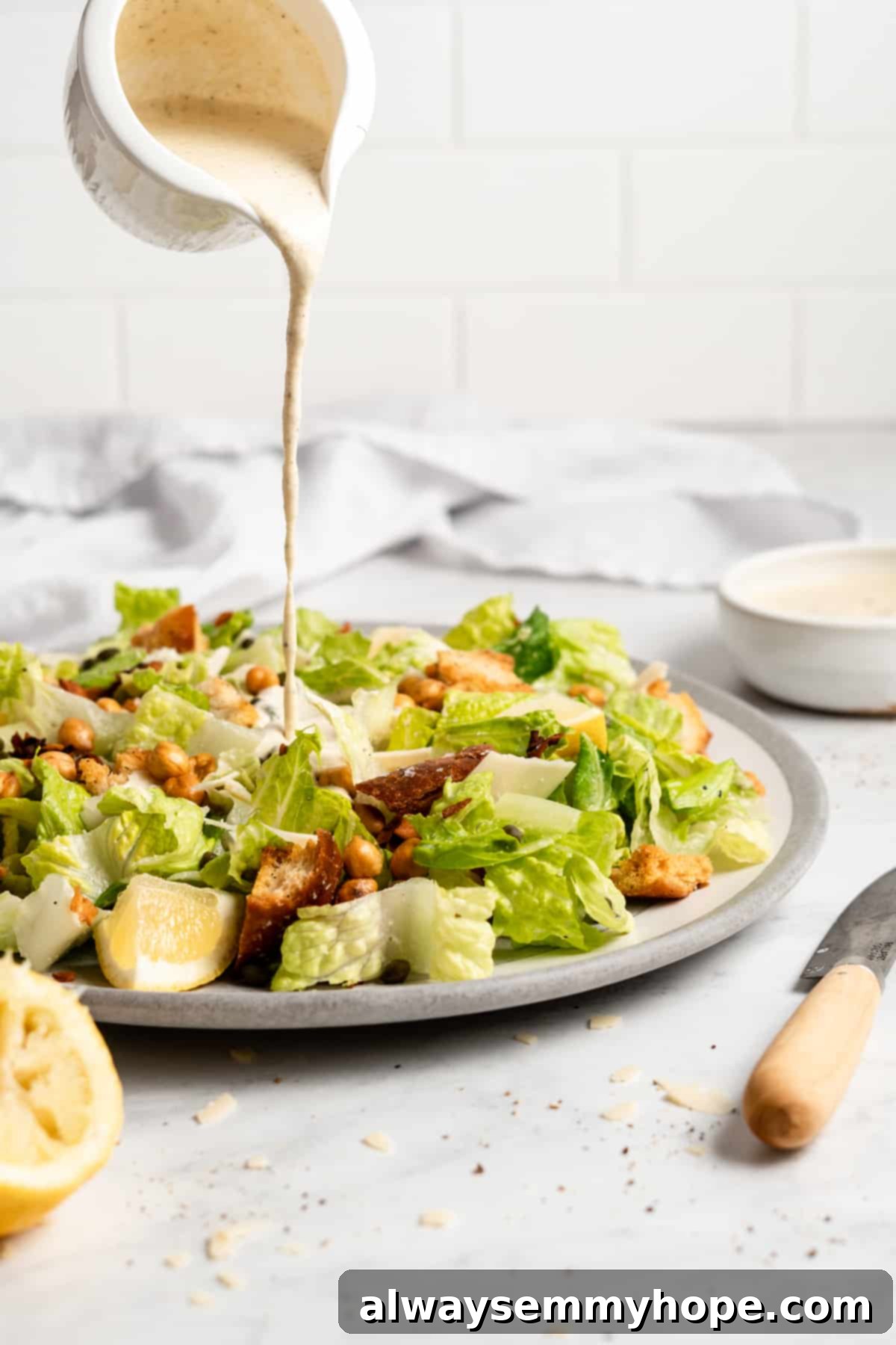 Vegan Caesar salad is perfect as a quick side dish or a light dinner! It’s made with a tangy dressing, crunchy croutons, and crisp lettuce. A beautifully presented vegan Caesar salad with creamy dressing drizzled over crisp romaine, topped with golden croutons and vegan bacon bits, ready to be enjoyed.