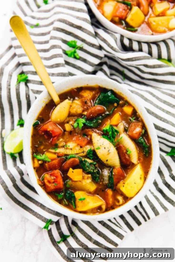 Aralık'ta İçinizi Isıtacak Vegan Tarifler 8 One pot comforting vegetable soup, ideal for a light vegan dinner