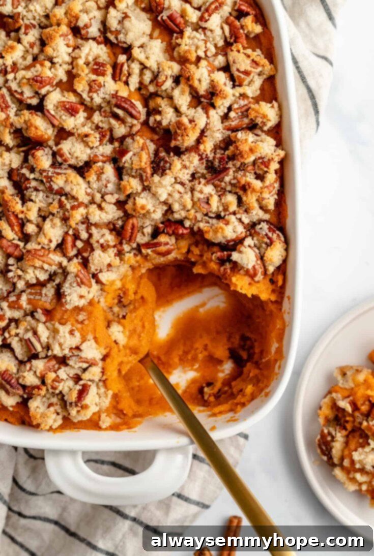 Aralık'ta İçinizi Isıtacak Vegan Tarifler 10 Vegan sweet potato casserole with maple pecan topping, a healthy holiday side