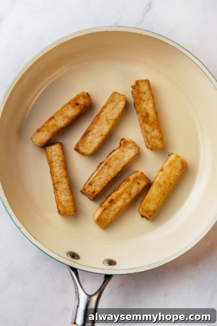 Cooking crispy tofu in skillet